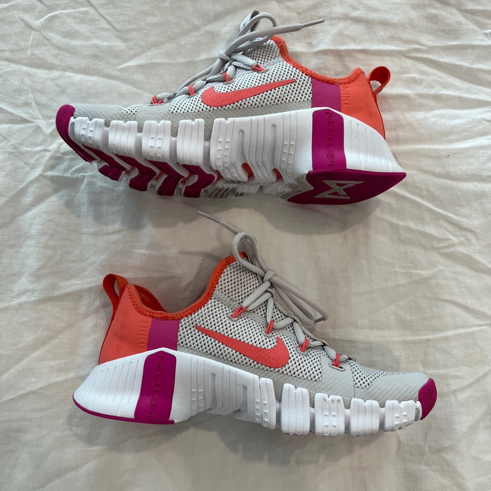 Nike Free Metcon Training Shoe — size 9.5. Brand new condition!